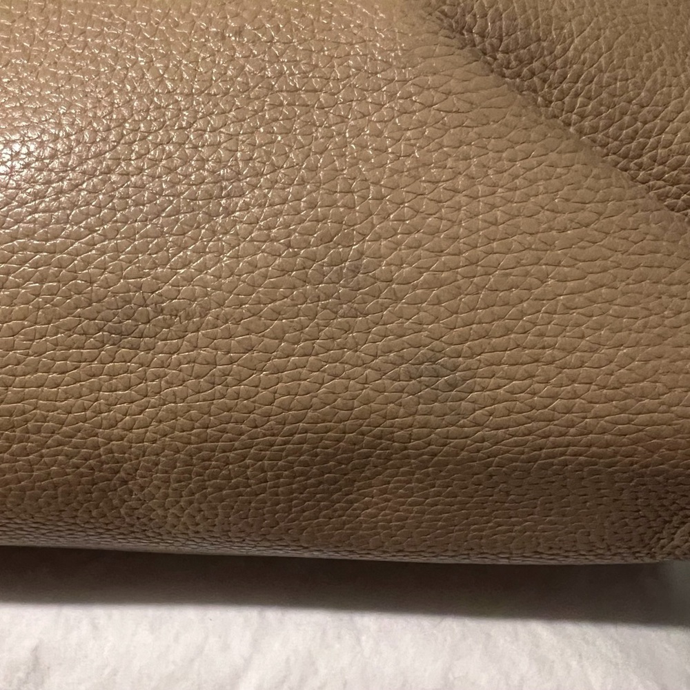 GUC Michael Kors Tan Shoulder Bag with Classic Chain Detain - Picture 8 of 10